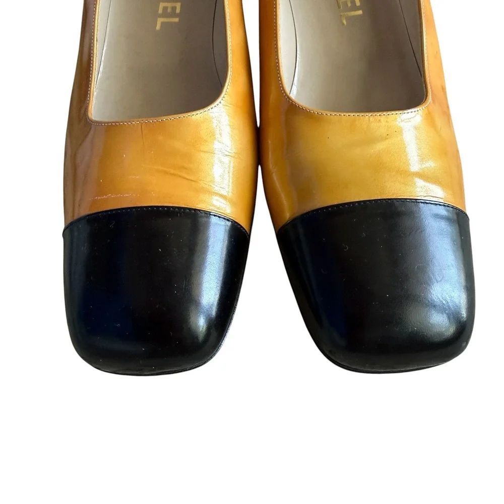 CHANEL vintage cap‎ toe low heels 8
